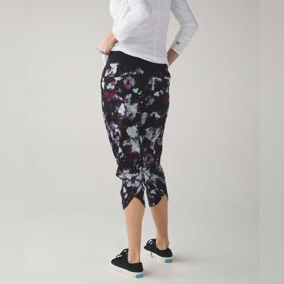 Lululemon Tranquil Crop Kara Blossom Multi | Retired Edition Size 8 - Picture 2 of 11